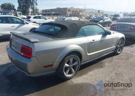 2008 Ford Mustang Gt Deluxe/Gt Premium z USA, uszkodzony, nr VIN 1ZVHT85H885181495
